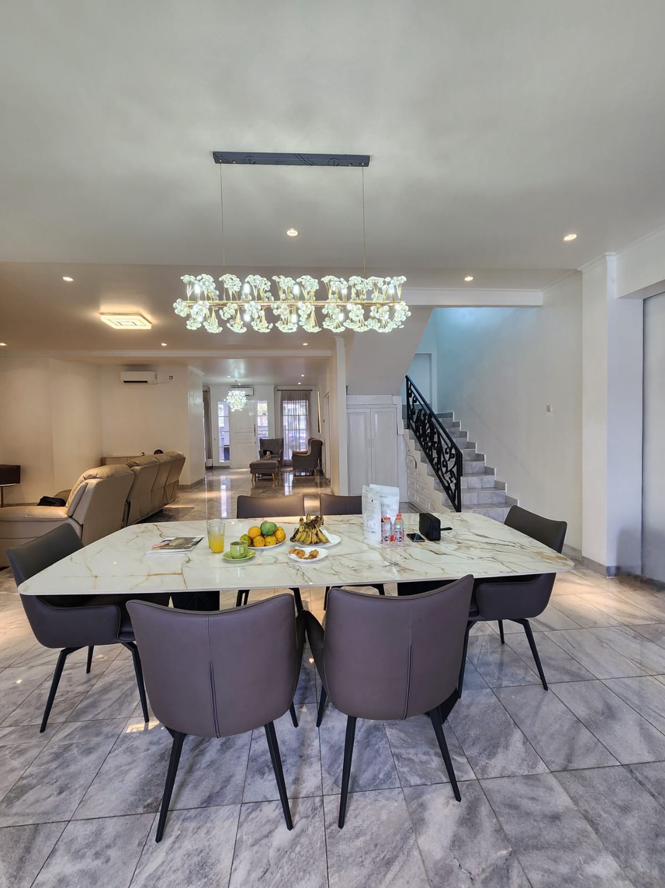 Hunian Modern dengan Private Pool 5 menit ke MRT Cipete Raya