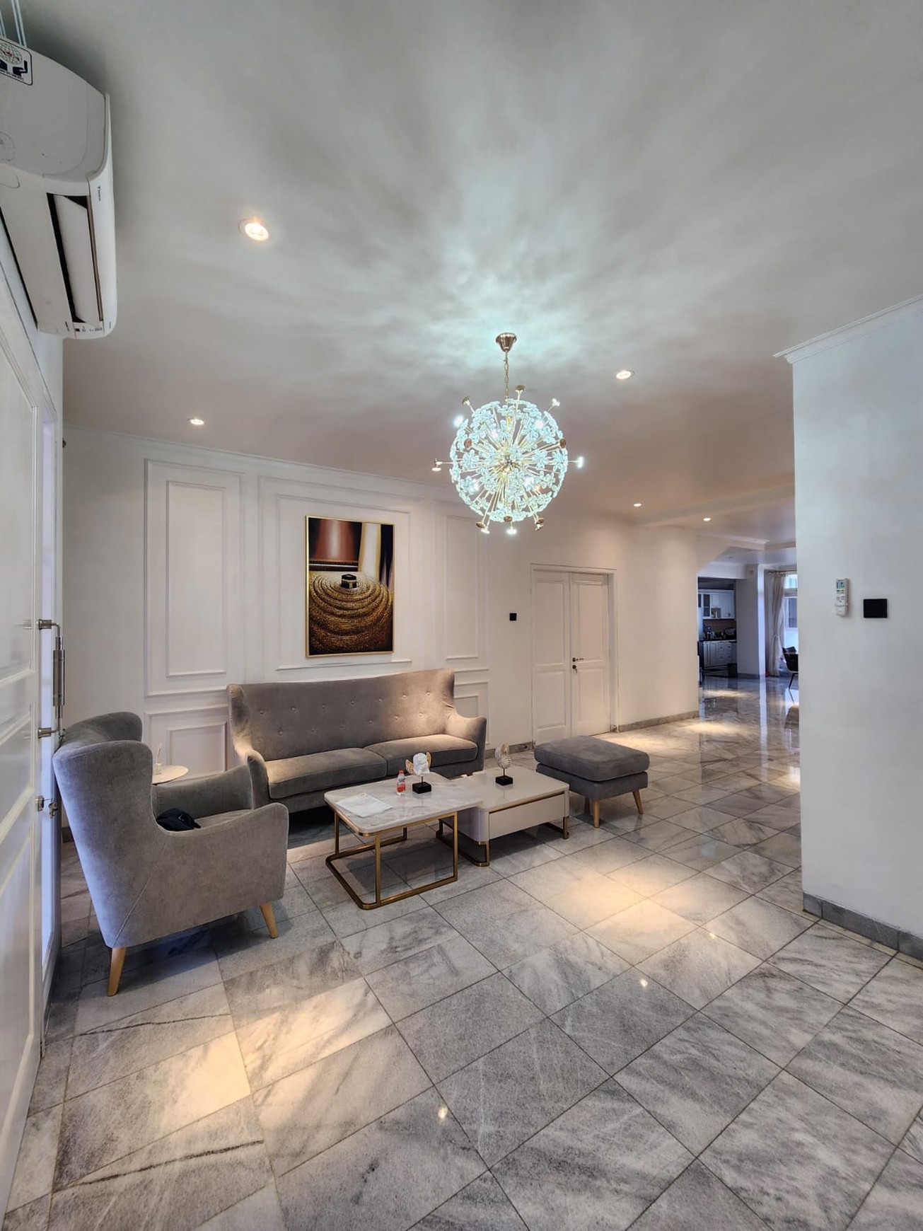 Hunian Modern dengan Private Pool 5 menit ke MRT Cipete Raya