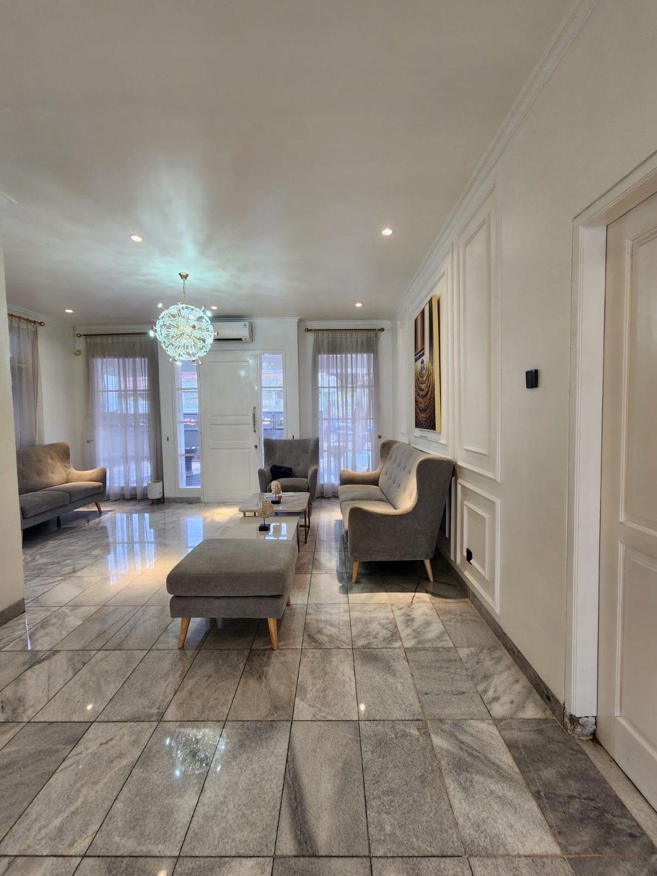 Hunian Modern dengan Private Pool 5 menit ke MRT Cipete Raya