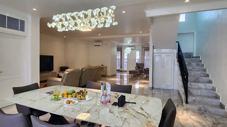 Hunian Modern dengan Private Pool 5 menit ke MRT Cipete Raya