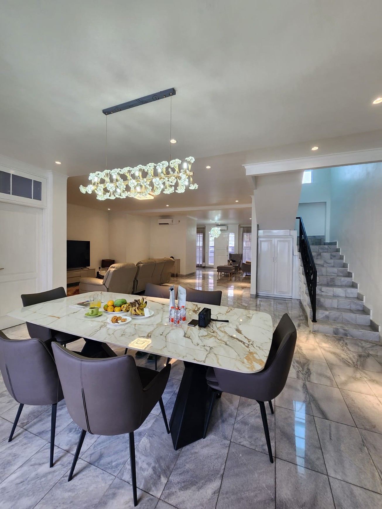 Hunian Modern dengan Private Pool 5 menit ke MRT Cipete Raya