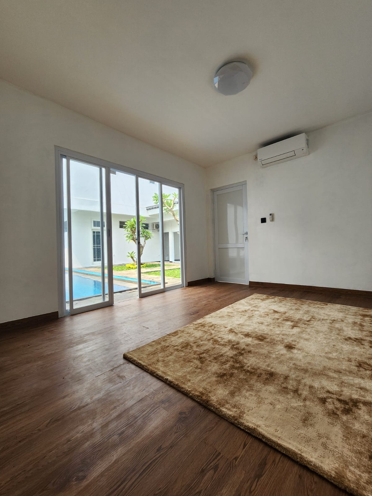 Hunian Modern dengan Private Pool 5 menit ke MRT Cipete Raya