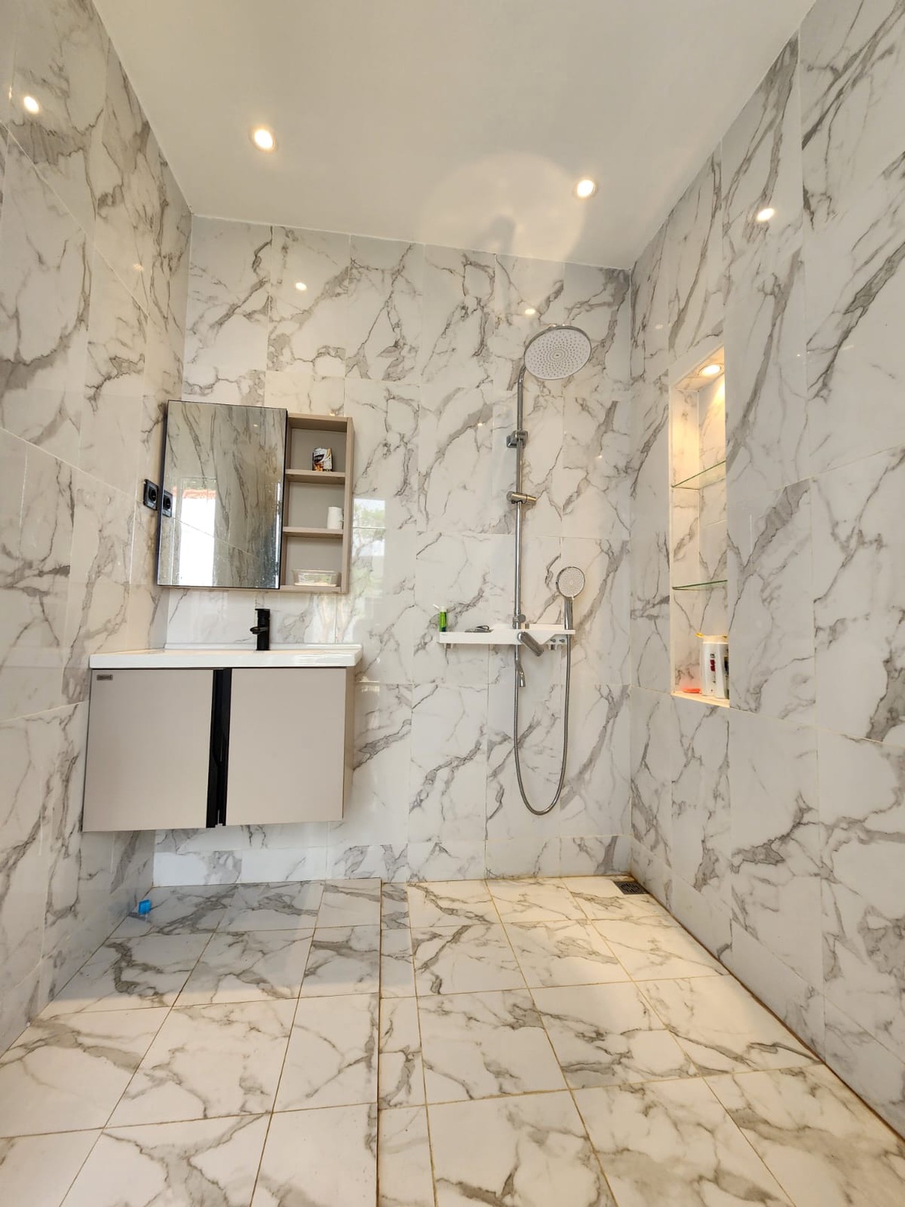 Hunian Modern dengan Private Pool 5 menit ke MRT Cipete Raya