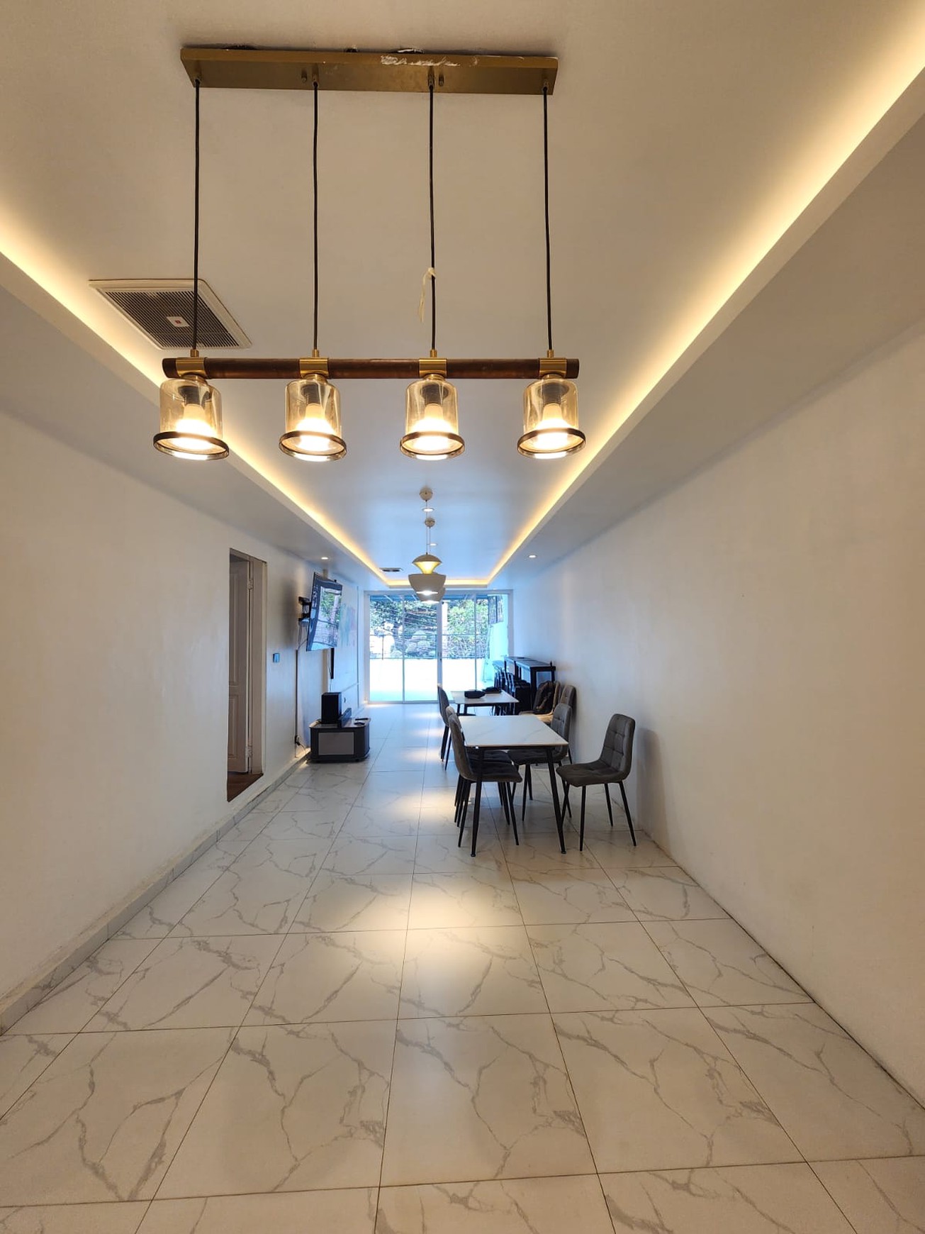 Hunian Modern dengan Private Pool 5 menit ke MRT Cipete Raya