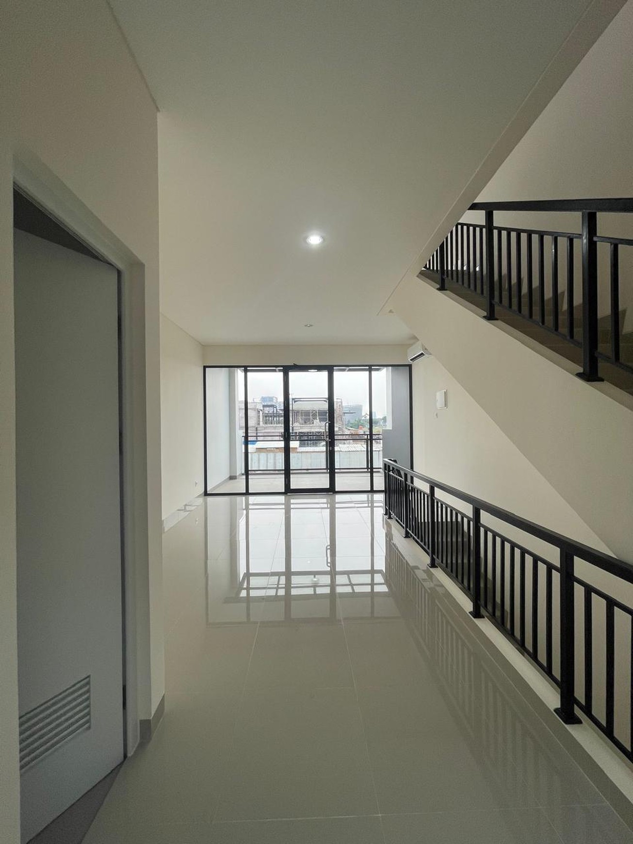 Disewakan Ruko Hampton Avenue Lokasi Strategis dekat dengan PAPAYA dan Black Owl