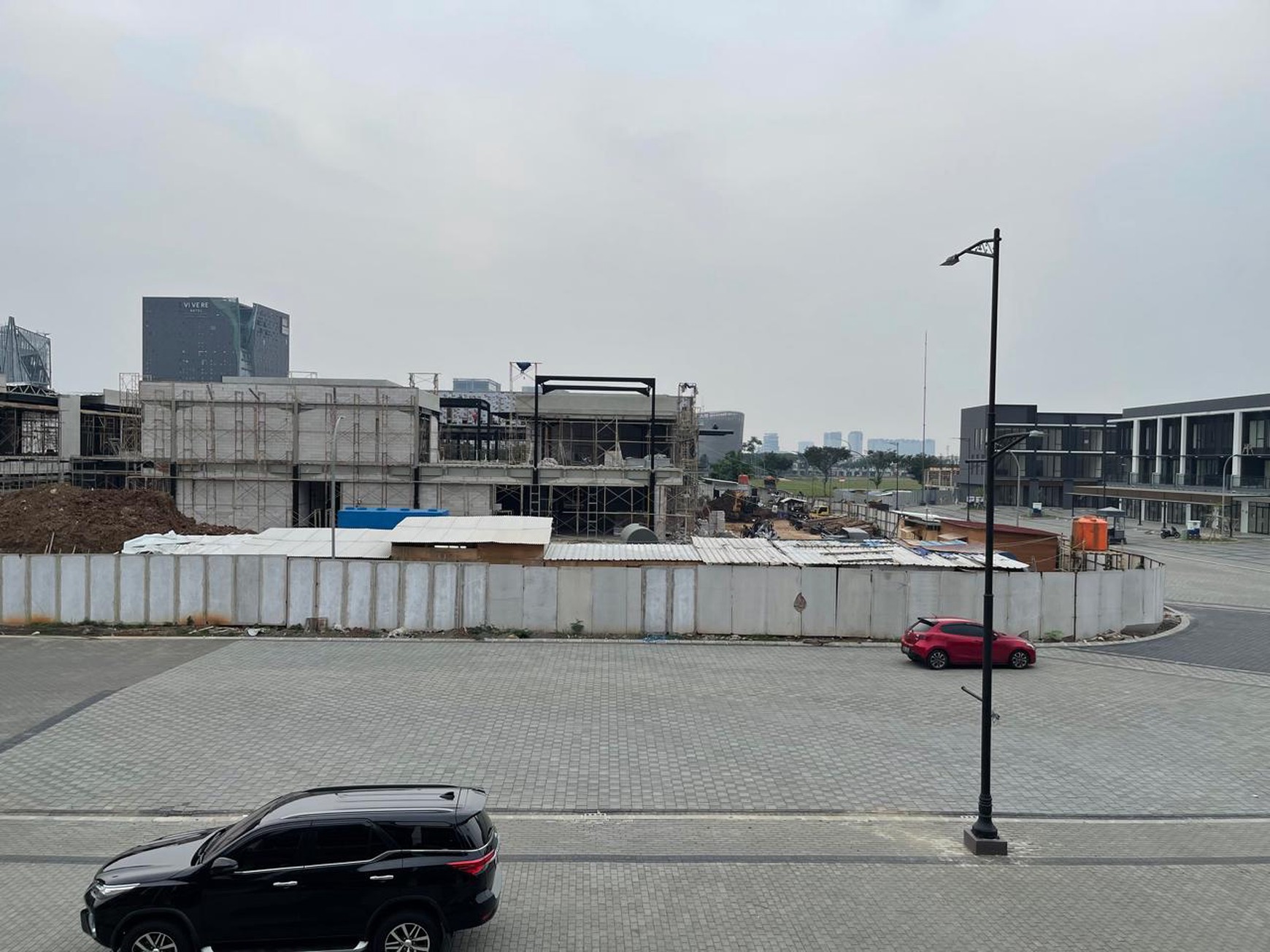 Disewakan Ruko Hampton Avenue Lokasi Strategis dekat dengan PAPAYA dan Black Owl