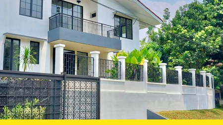 Rumah Mewah di Pondok Indah Dijual - Semi Furnished, SHM, Nilai Sewa Tinggi