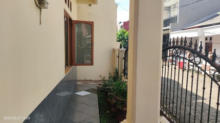 Rumah Kos-kosan 8 Pintu di Komplek Timah, Depok