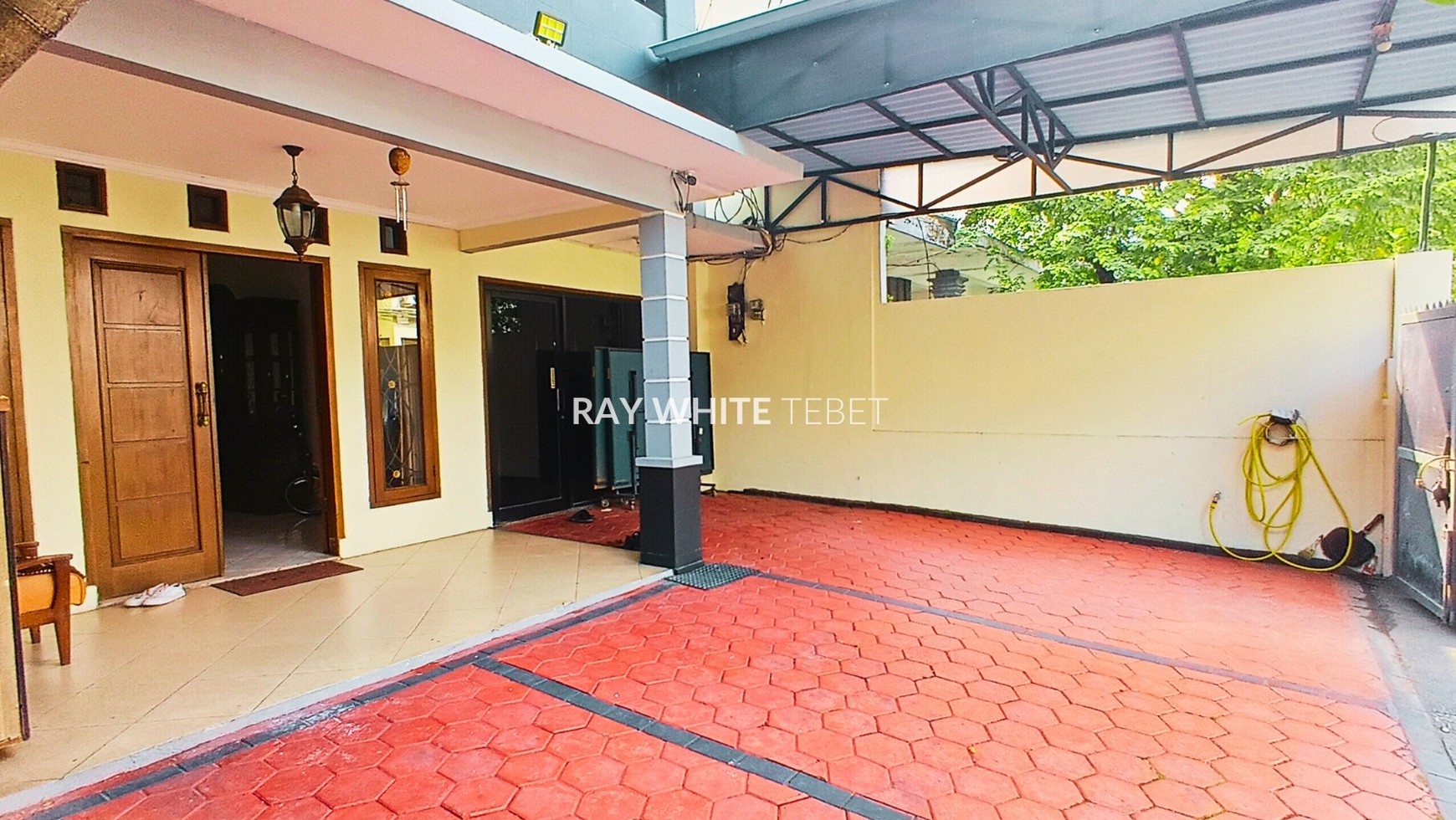 Rumah Siap Huni + Kost 6 Kamar di Tebet - SHM, Akses 2 Mobil