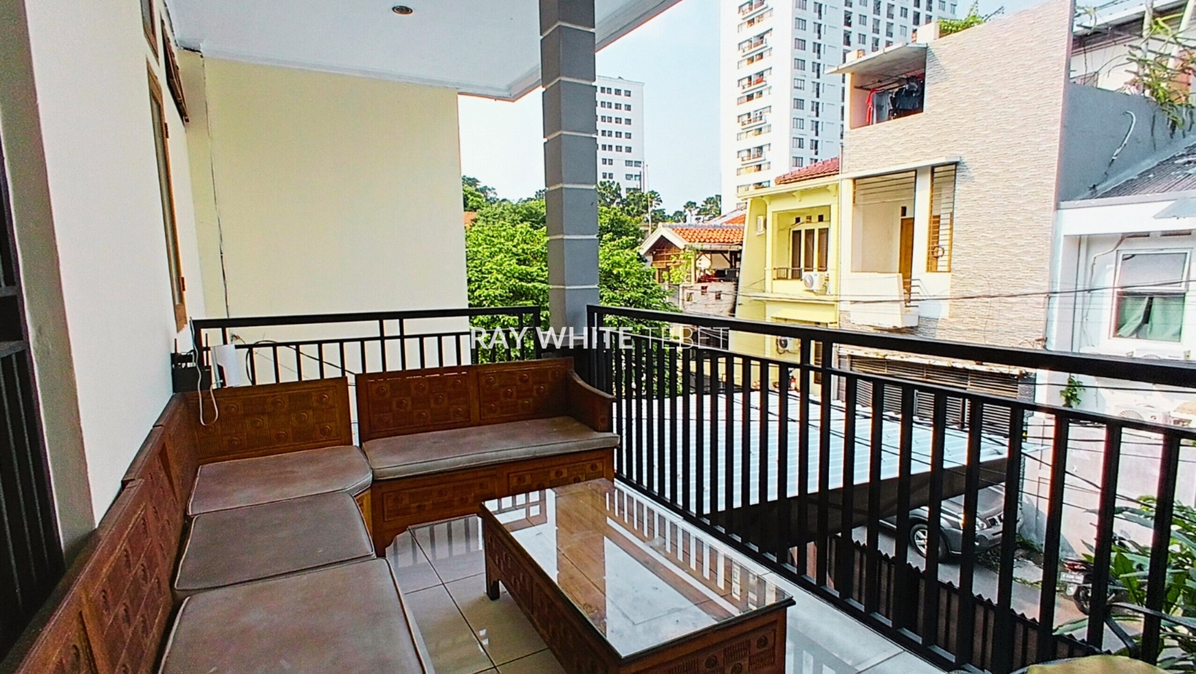 Rumah Siap Huni + Kost 6 Kamar di Tebet - SHM, Akses 2 Mobil