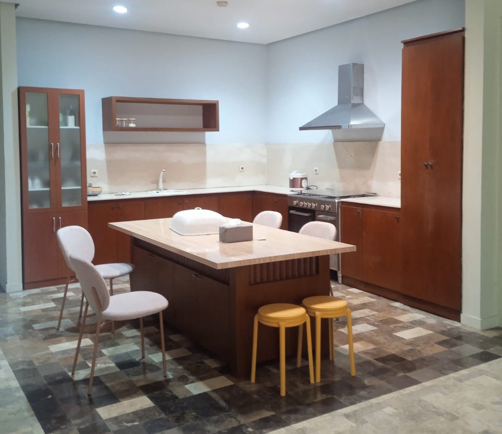 Disewakan Rumah Mewah di Pondok Indah - siap Huni, Nyaman dan Strategis