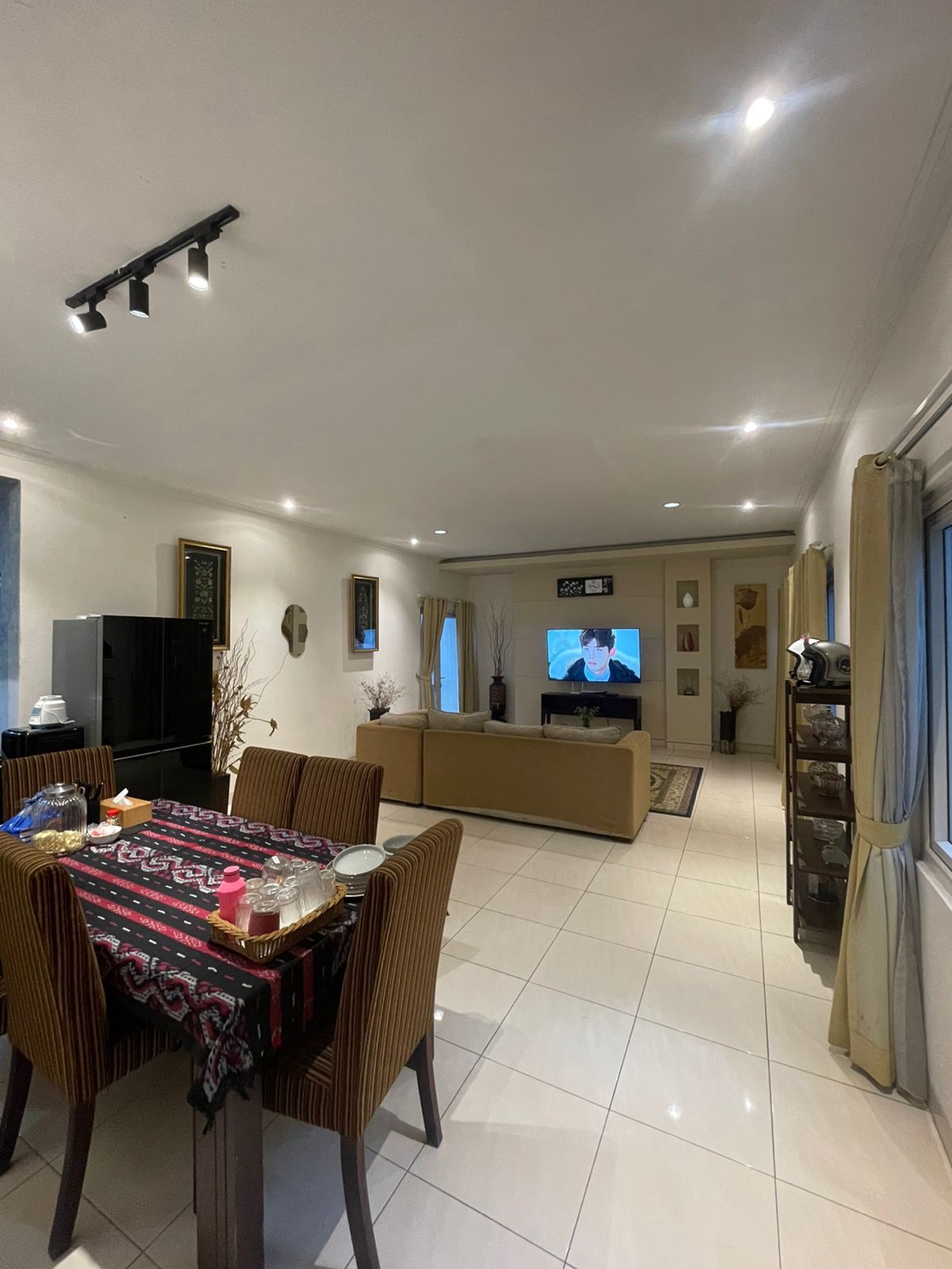 Rumah Mewah Kokoh di Boulevard Kota Wisata Cibubur  