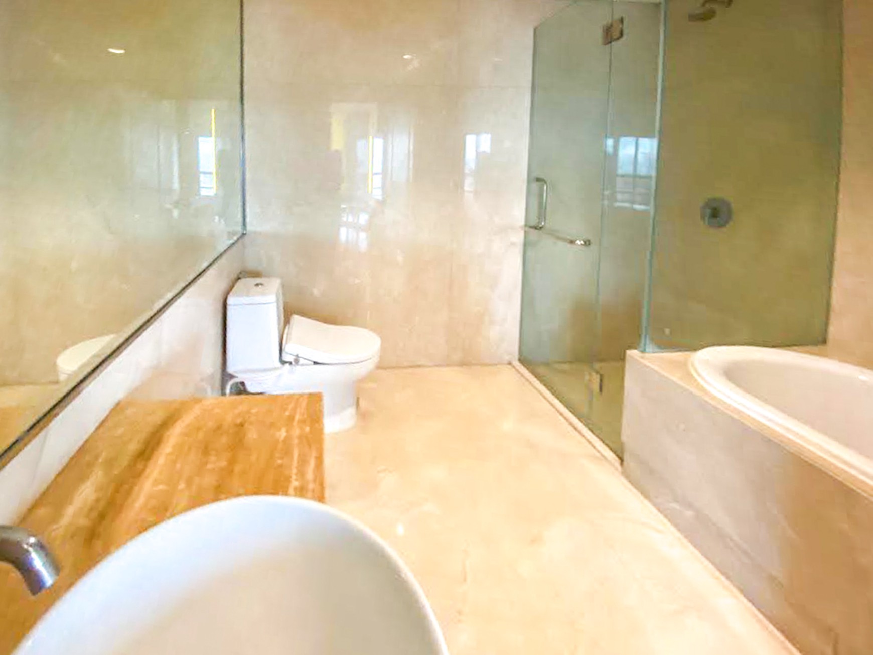 THE PEAK RESIDENCE SURABAYA, STRATEGIS, TENGAH KOTA, AKSES LANGSUNG KE TUNJUNGAN PLAZA 5