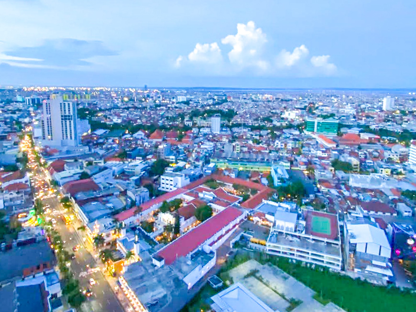 THE PEAK RESIDENCE SURABAYA, STRATEGIS, TENGAH KOTA, AKSES LANGSUNG KE TUNJUNGAN PLAZA 5
