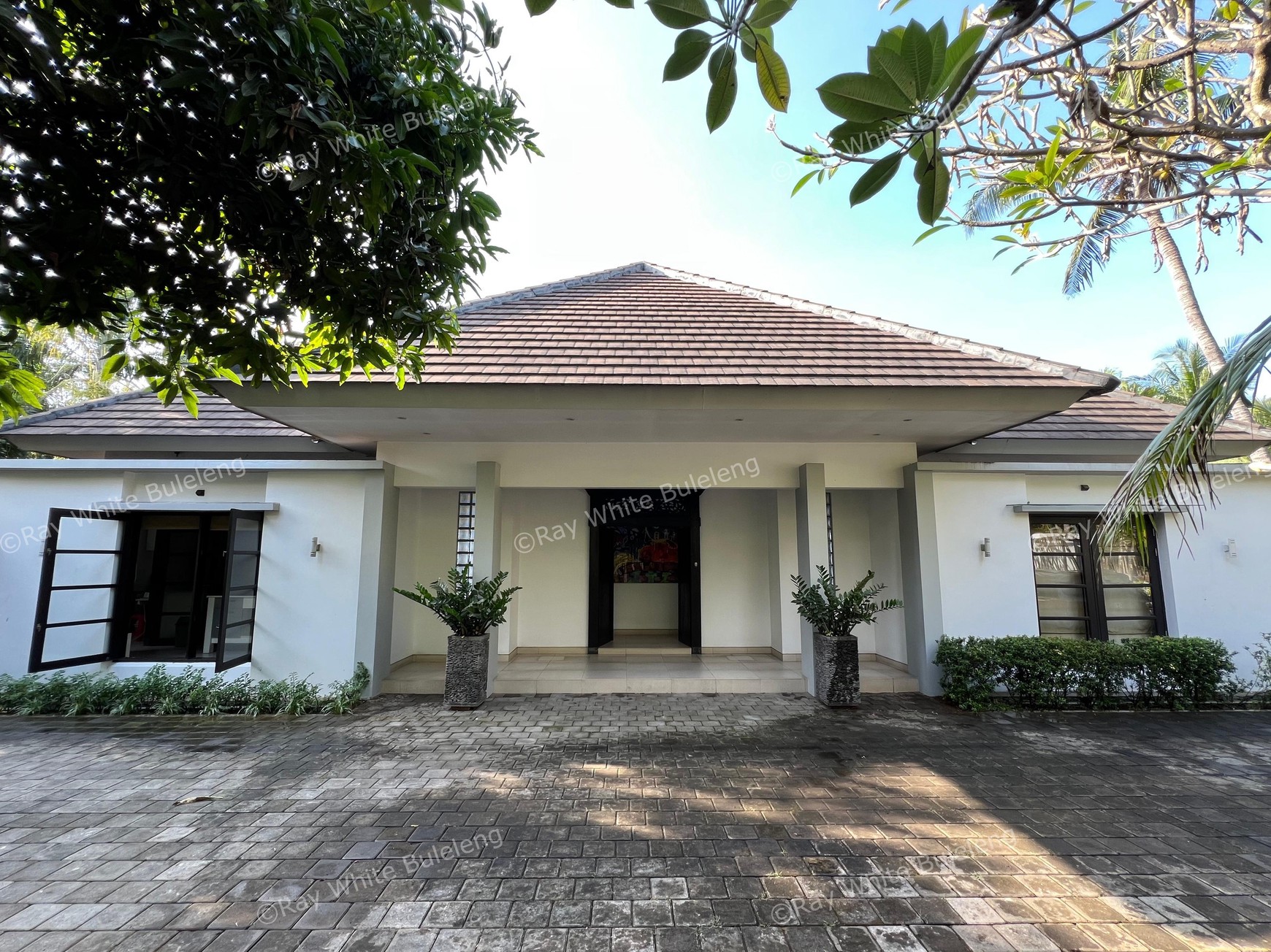Elegant Beachfront Villa with Ocean View Terrace & Expansive Grounds