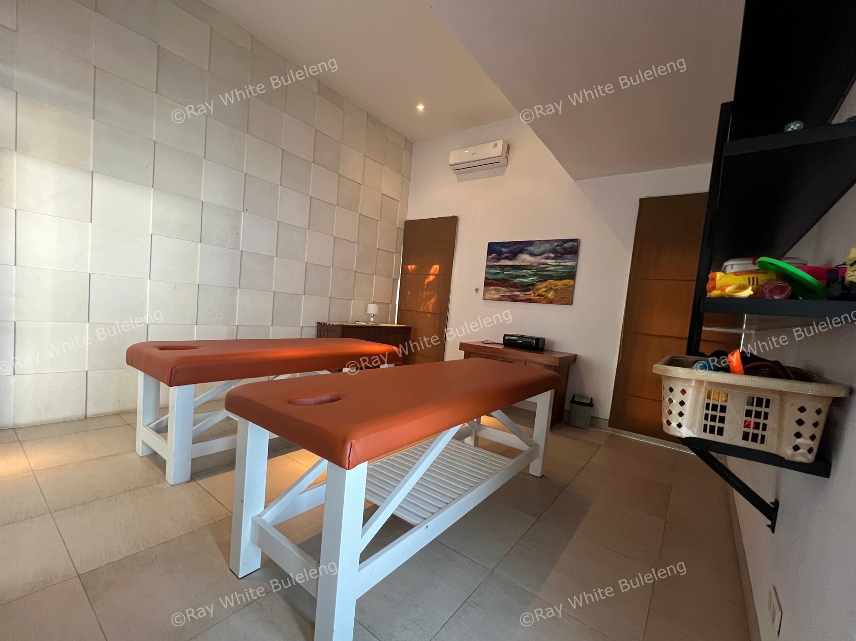Elegant Beachfront Villa with Ocean View Terrace & Expansive Grounds