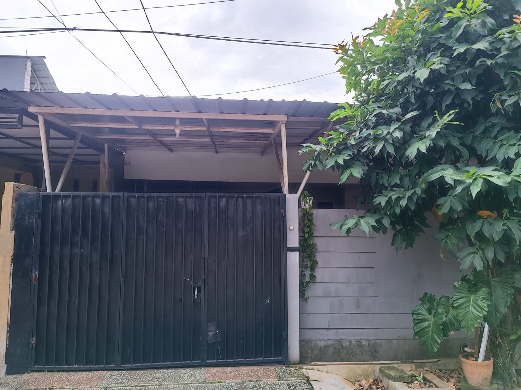 Rumah Siap Huni dengan Hunian Nyaman dan Asri di @Pamulang Barat