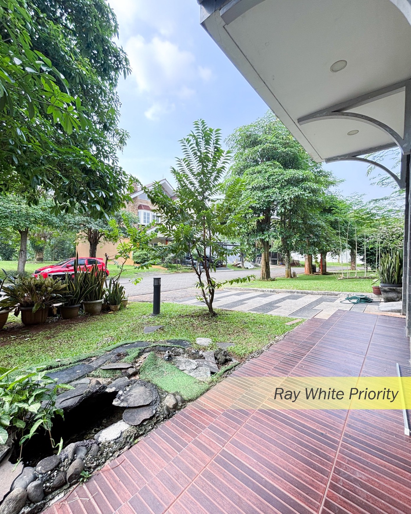 RUMAH MINIMALIS SIAP HUNI DENGAN LINGKUNGAN TENANG DAN ASRI DI THE AVANI BSD CITY, TANGERANG SELATAN