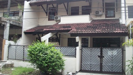 Rumah di Dukuh Kupang Surabaya Barat, 2 Lantai, Cocok untuk usaha kos - kosan ada 11 Kamar (full AC)