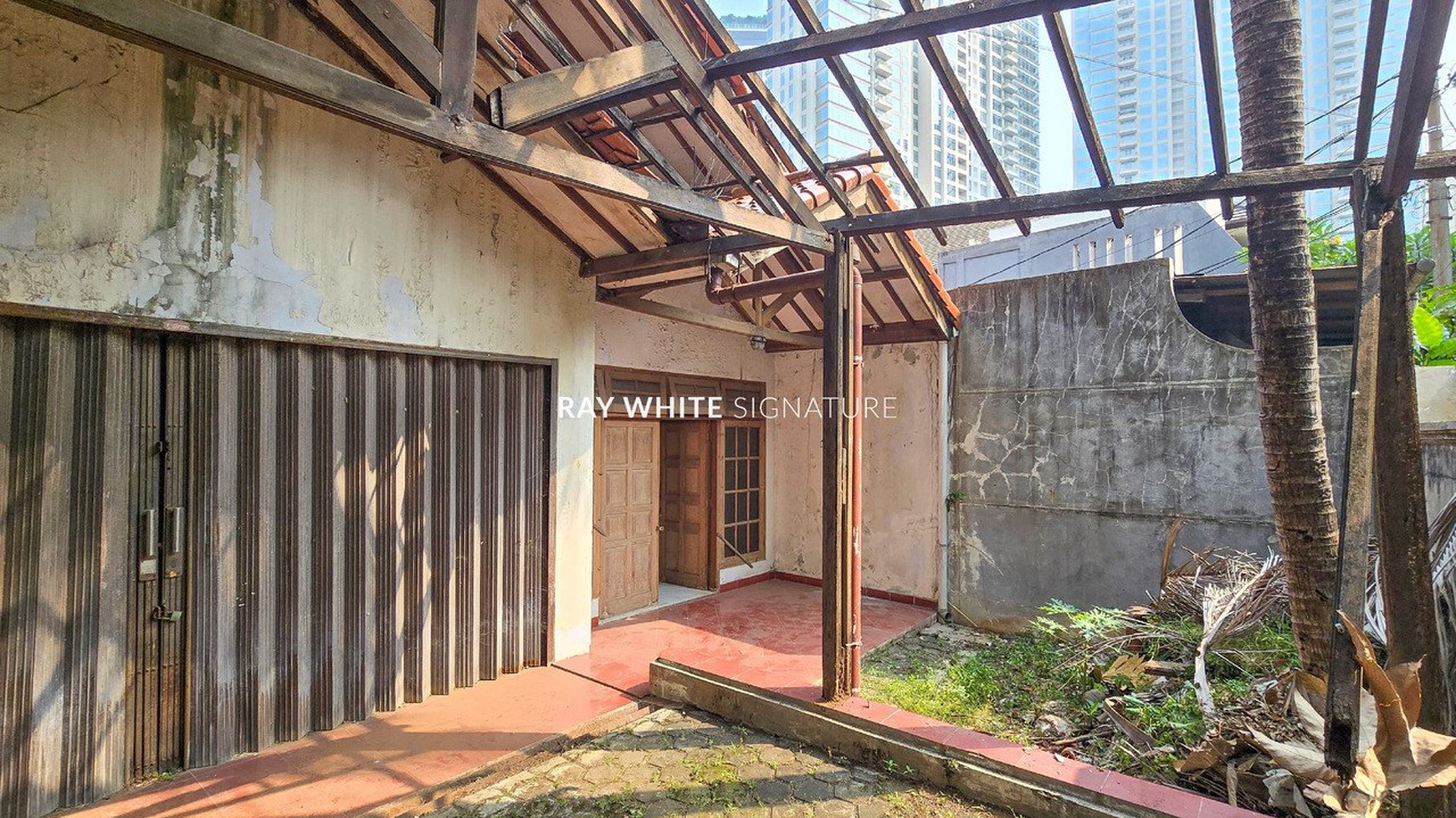 Rumah Lama Lokasi Strategis di Jl Martimbang Raya