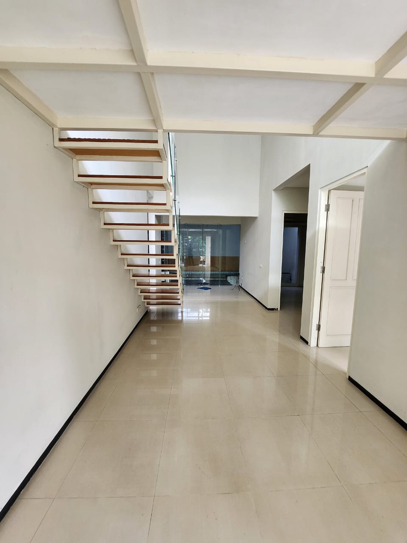 Dijual Rumah + Kolam Renang Eastwood Regency Citraland Surabaya Barat Siap Huni