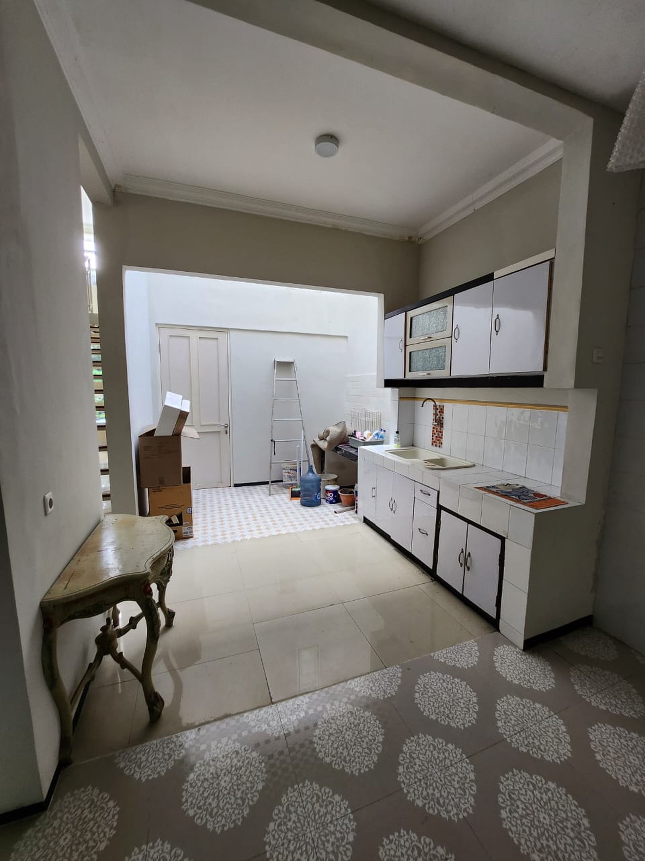 Dijual Rumah + Kolam Renang Eastwood Regency Citraland Surabaya Barat Siap Huni