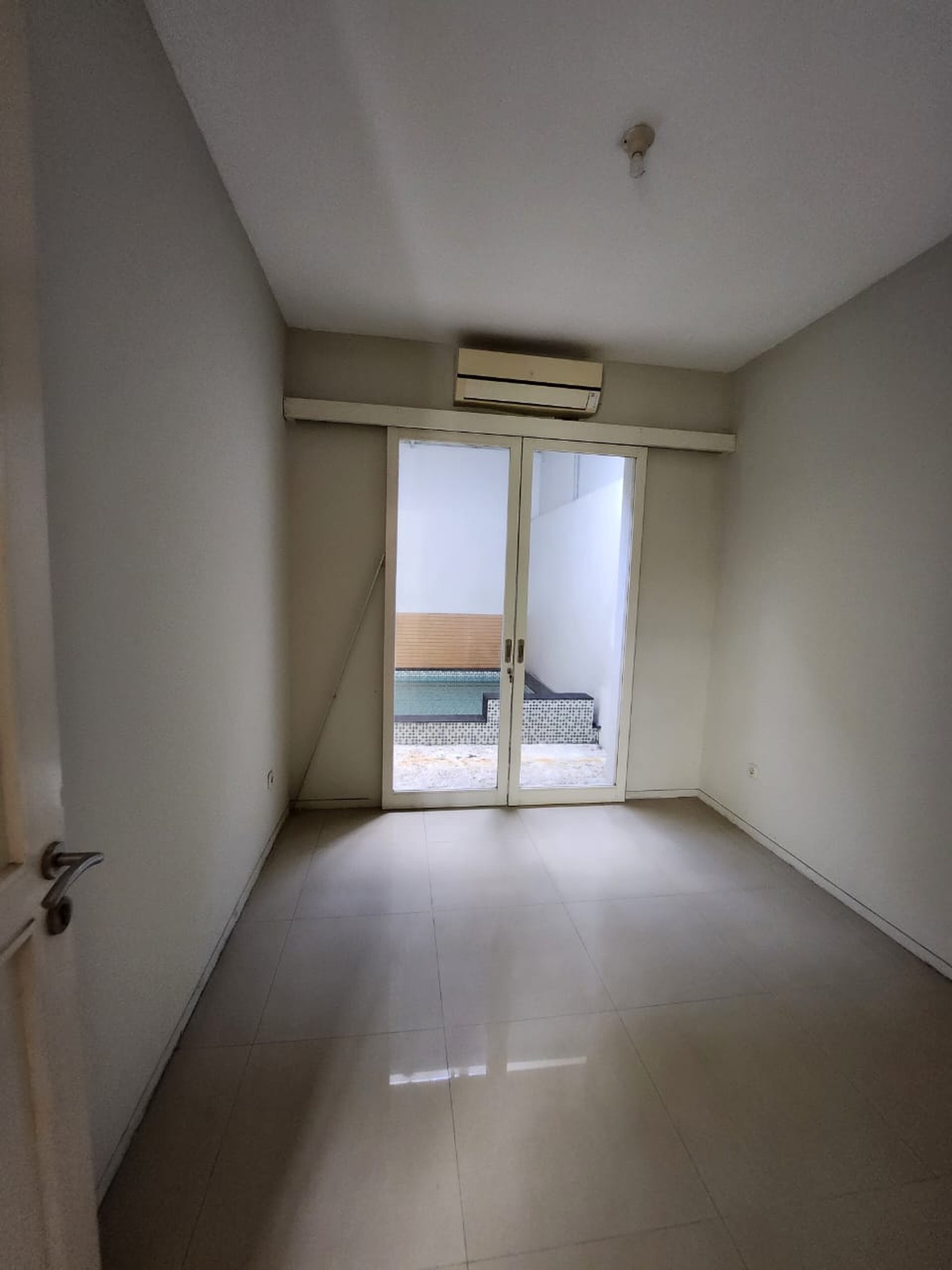 Dijual Rumah + Kolam Renang Eastwood Regency Citraland Surabaya Barat Siap Huni