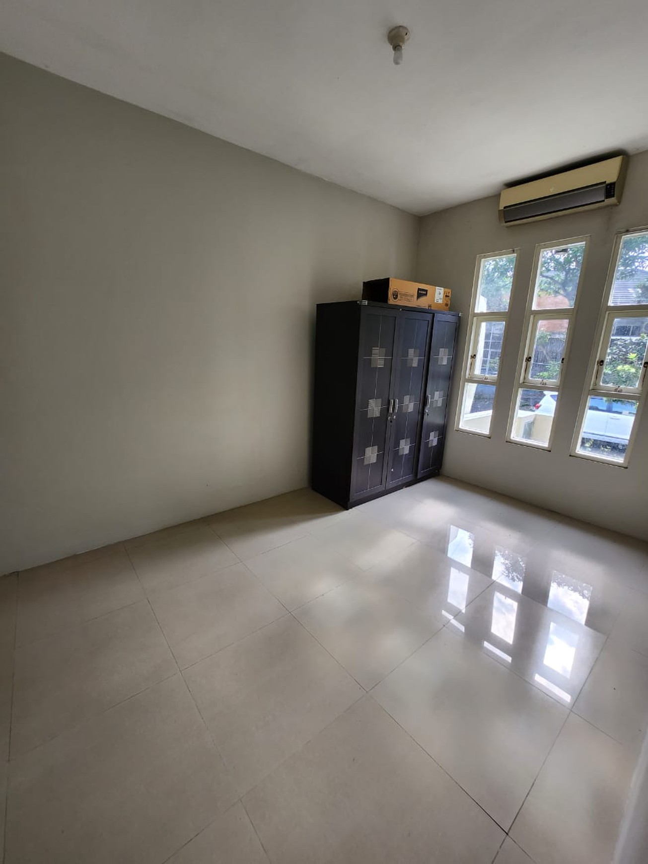 Dijual Rumah + Kolam Renang Eastwood Regency Citraland Surabaya Barat Siap Huni