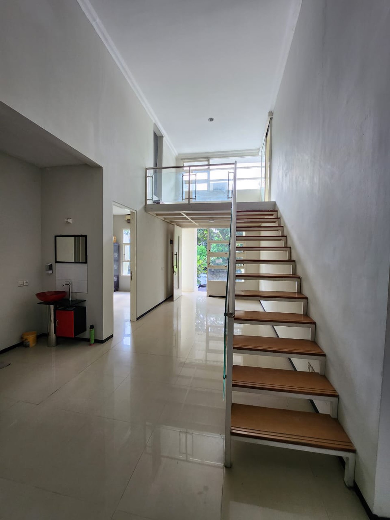 Dijual Rumah + Kolam Renang Eastwood Regency Citraland Surabaya Barat Siap Huni