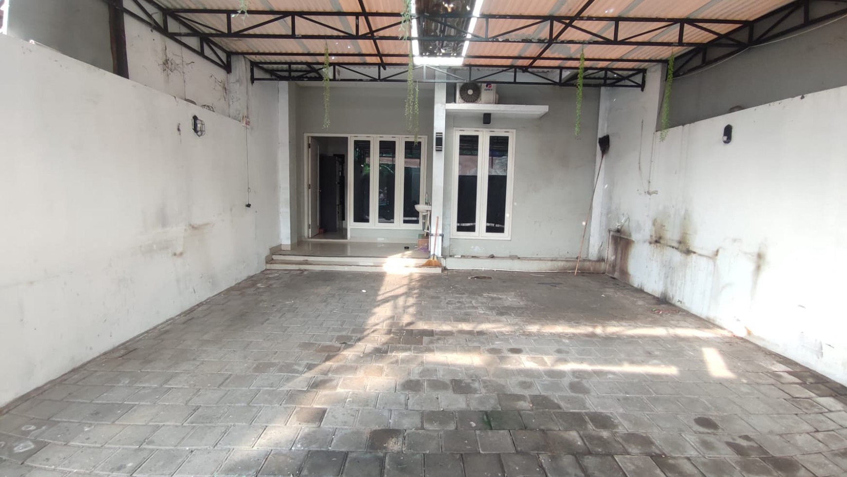 Rumah Tinggal 261 Meter Persegi Lokasi Sangat Dekat Dengan SKE, Sinduadi Mlati Sleman