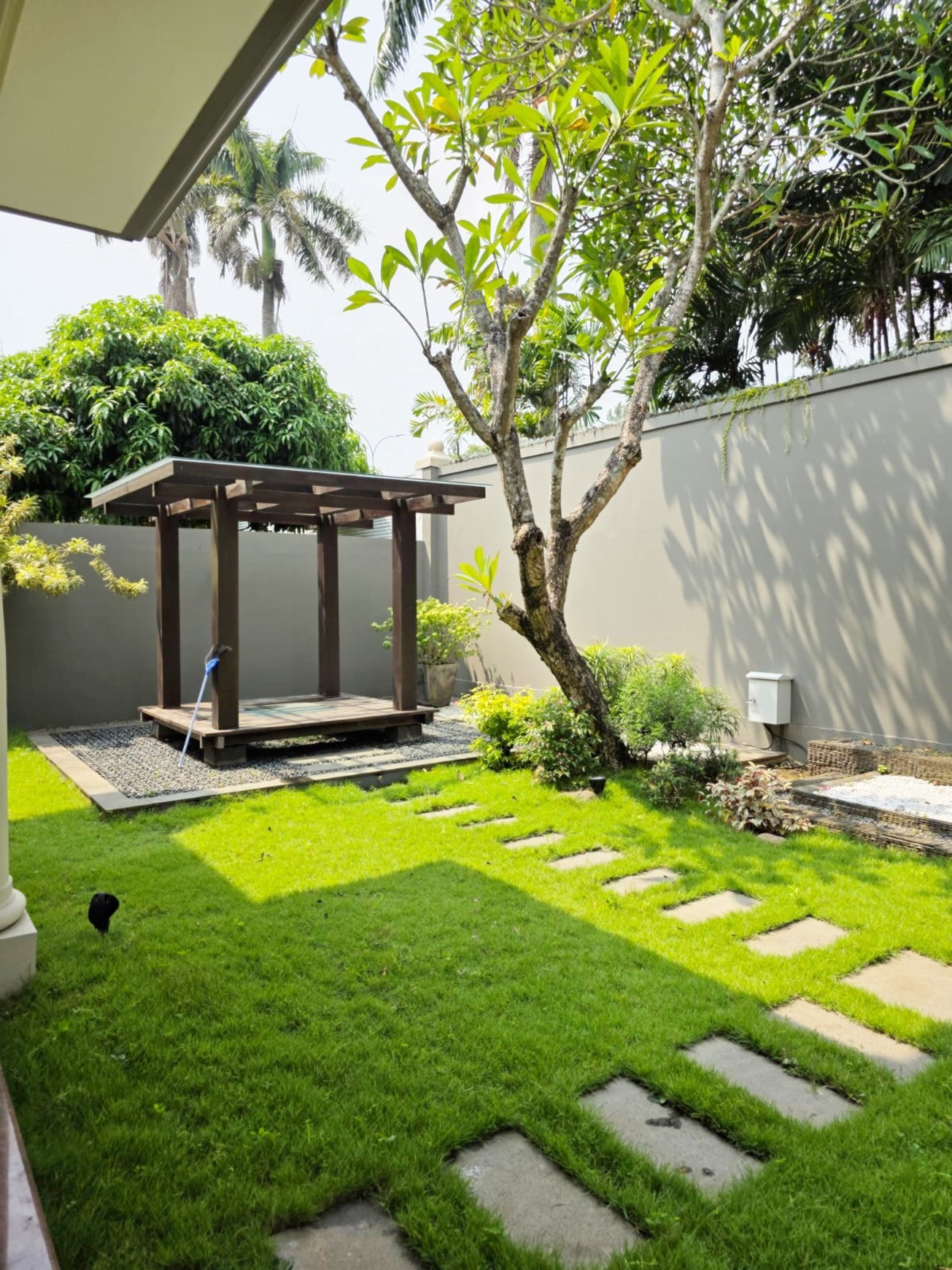 Disewakan Rumah di Fontainebleau Golf Residence BSD City Tangerang