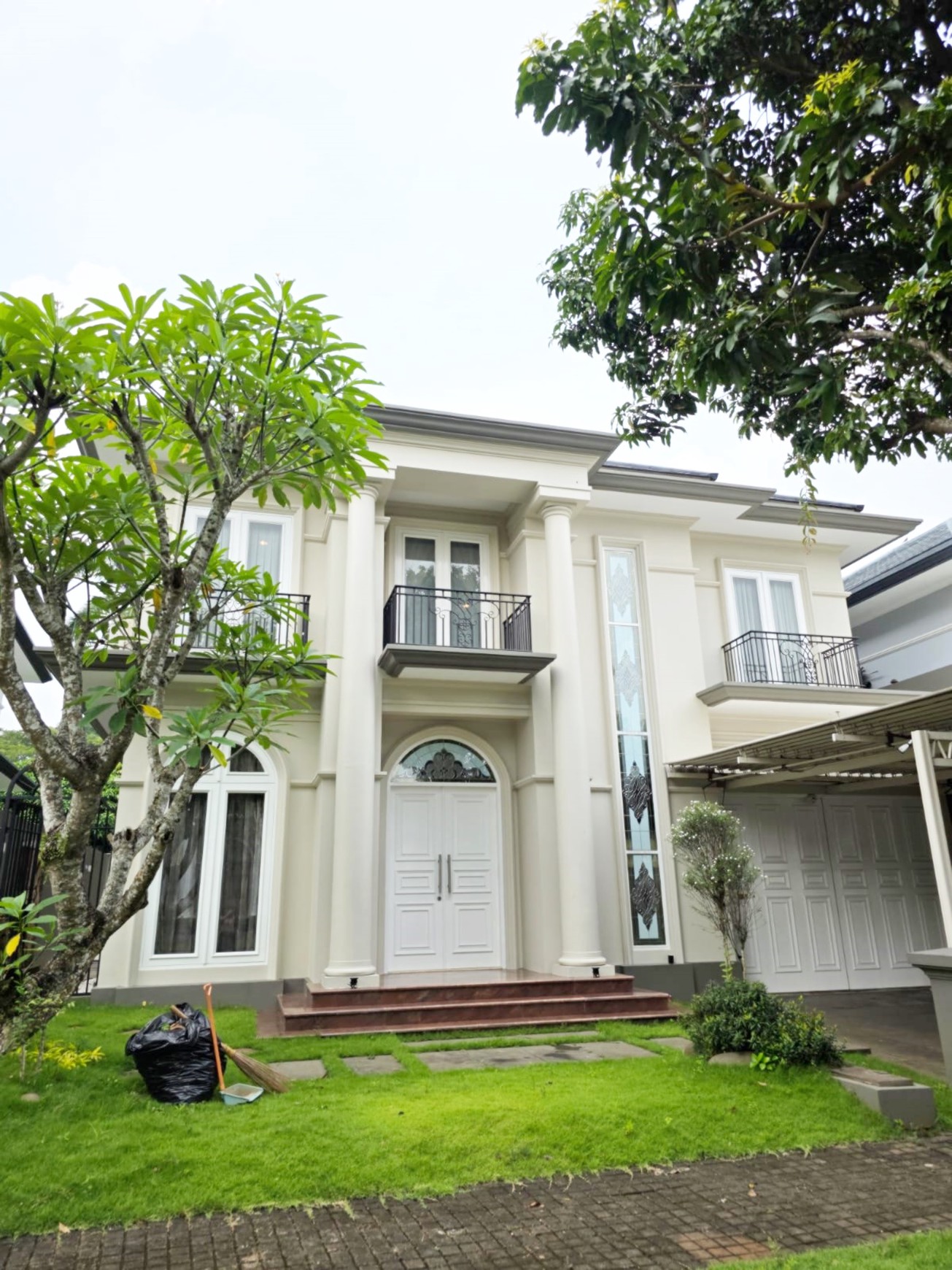 Disewakan Rumah di Fontainebleau Golf Residence BSD City Tangerang