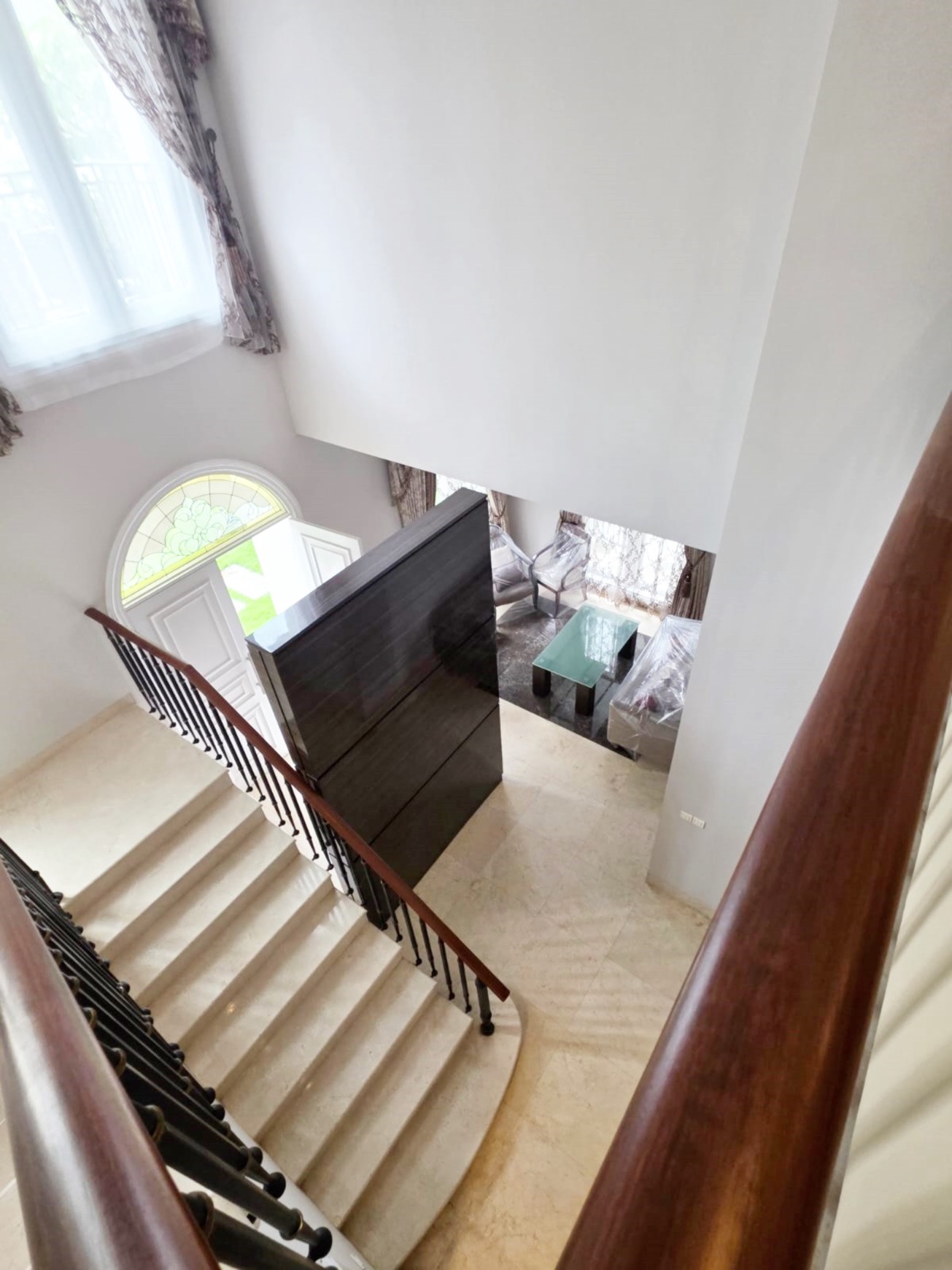 Disewakan Rumah di Fontainebleau Golf Residence BSD City Tangerang