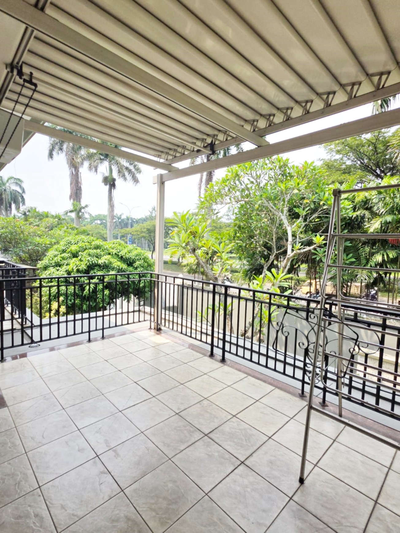 Disewakan Rumah di Fontainebleau Golf Residence BSD City Tangerang