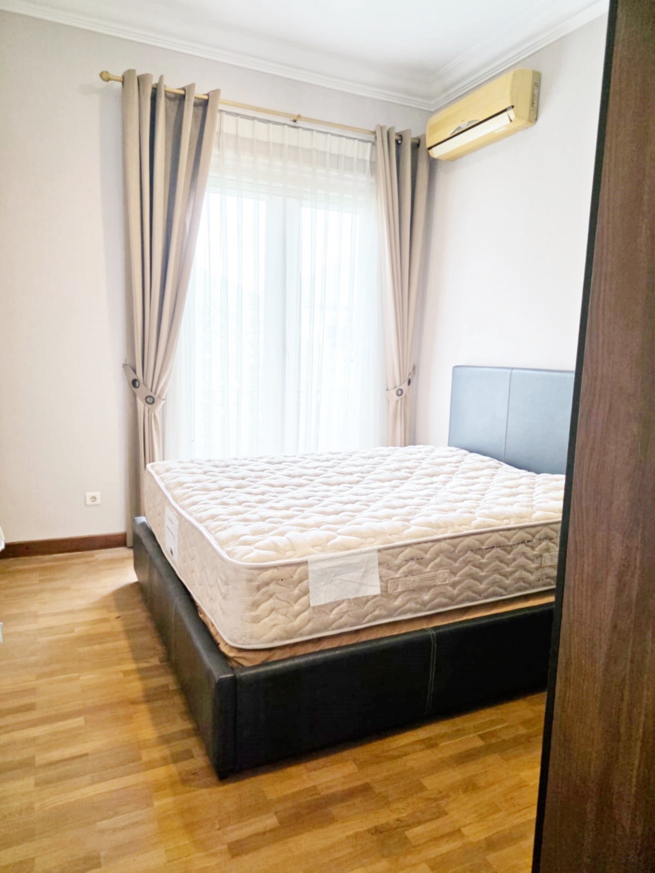 Disewakan Rumah di Fontainebleau Golf Residence BSD City Tangerang