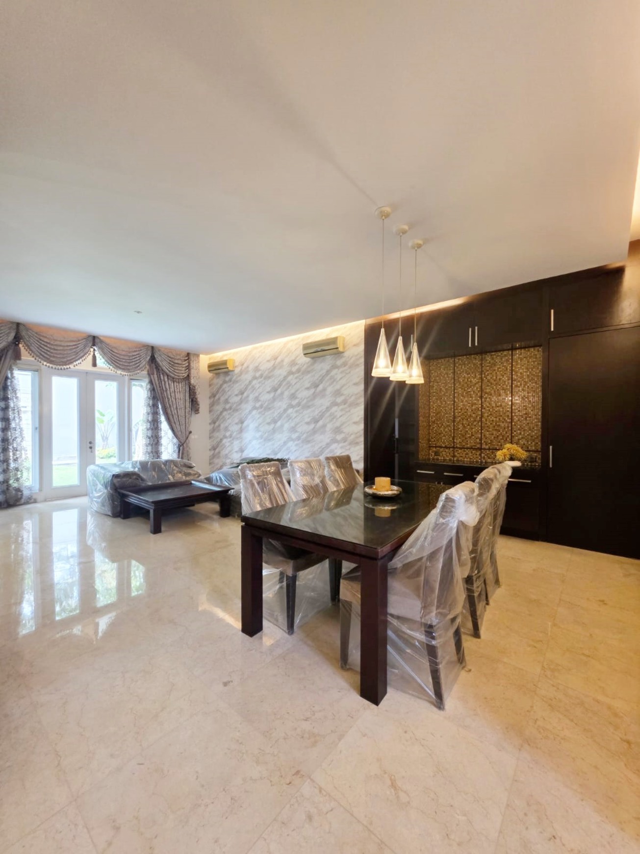 Disewakan Rumah di Fontainebleau Golf Residence BSD City Tangerang