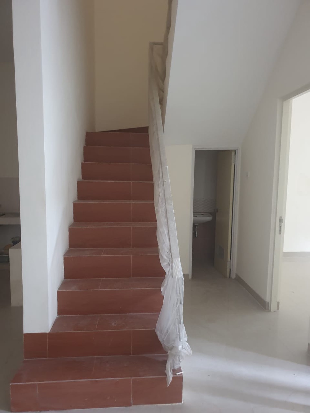 DIJUAL RUMAH SIAP HUNI DI PAKUWON CITY SURABAYA TIMUR