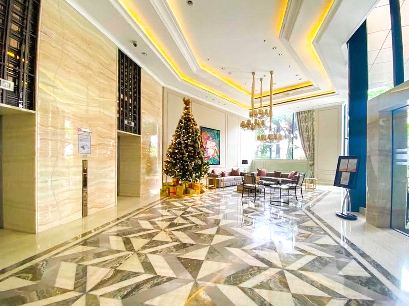THE PEAK RESIDENCE SURABAYA, STRATEGIS, TENGAH KOTA, AKSES LANGSUNG KE TUNJUNGAN PLAZA 5.