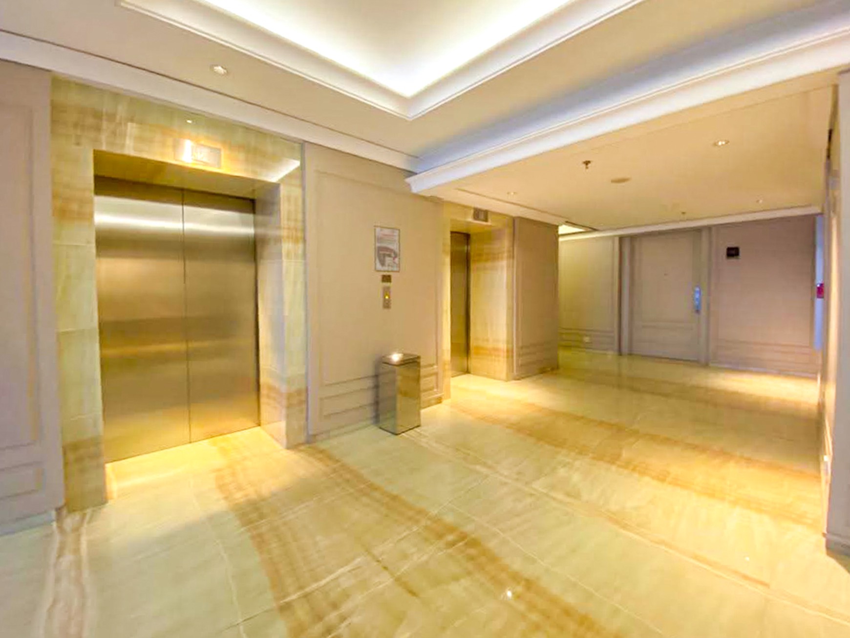 THE PEAK RESIDENCE SURABAYA, STRATEGIS, TENGAH KOTA, AKSES LANGSUNG KE TUNJUNGAN PLAZA 5.