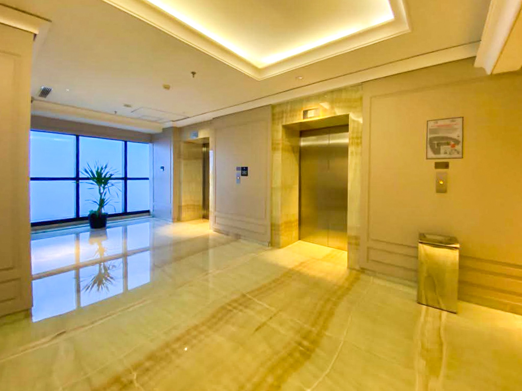 THE PEAK RESIDENCE SURABAYA, STRATEGIS, TENGAH KOTA, AKSES LANGSUNG KE TUNJUNGAN PLAZA 5.
