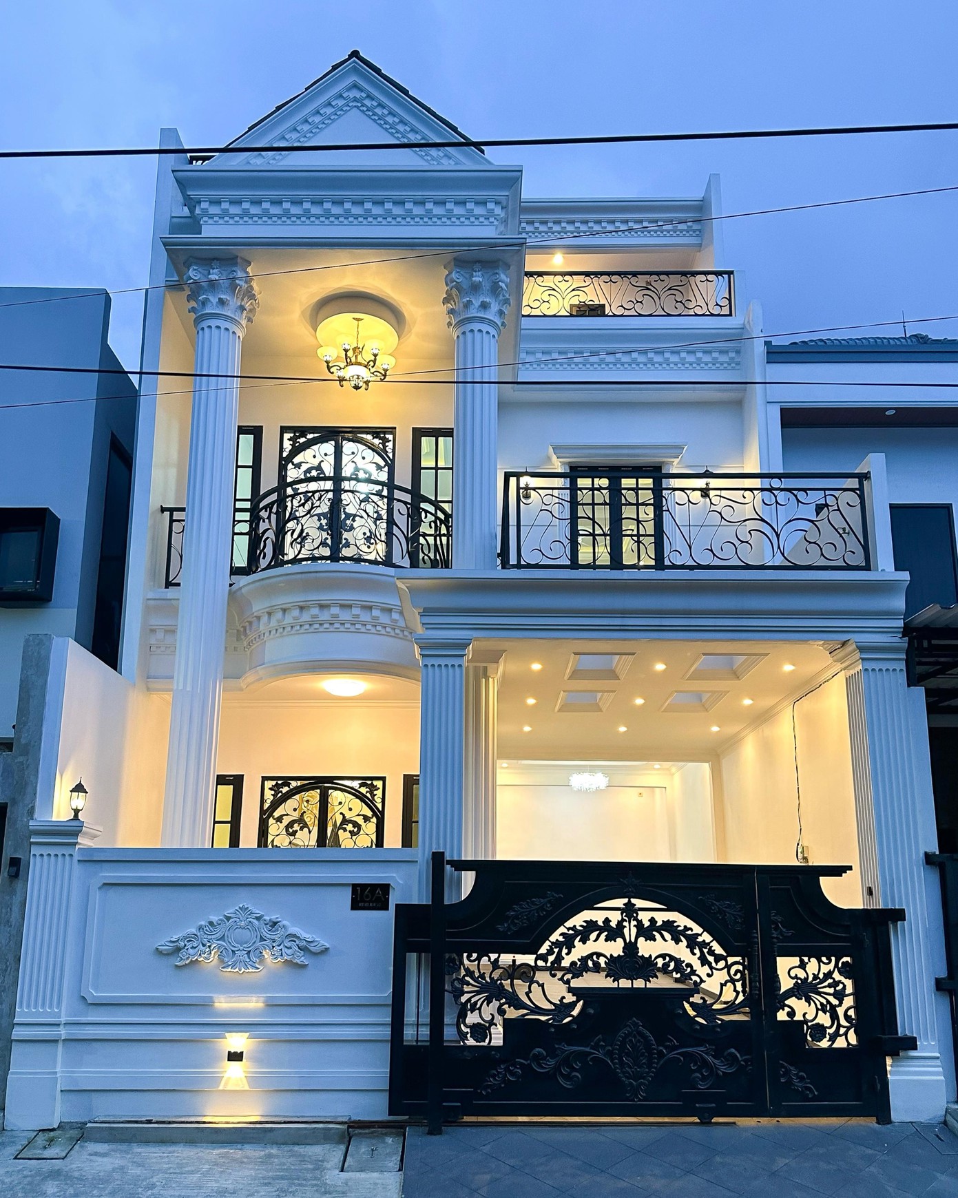 Rumah 3 Lantai Mewah Siap Huni dengan Hunian Nyaman @Pulo Gadung, Jakarta Timur