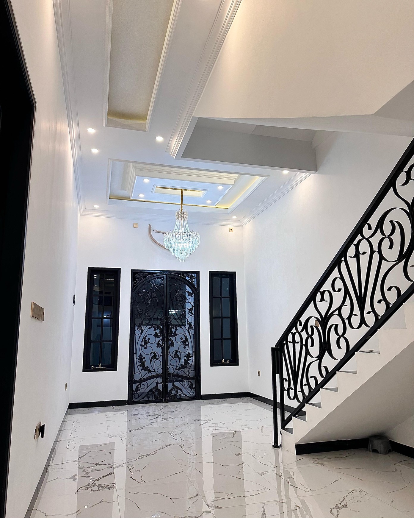 Rumah 3 Lantai Mewah Siap Huni dengan Hunian Nyaman @Pulo Gadung, Jakarta Timur