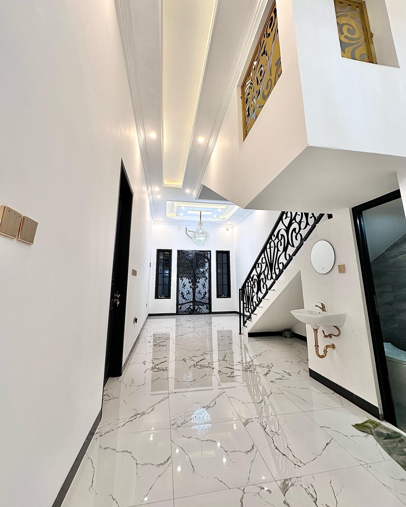 Rumah 3 Lantai Mewah Siap Huni dengan Hunian Nyaman @Pulo Gadung, Jakarta Timur