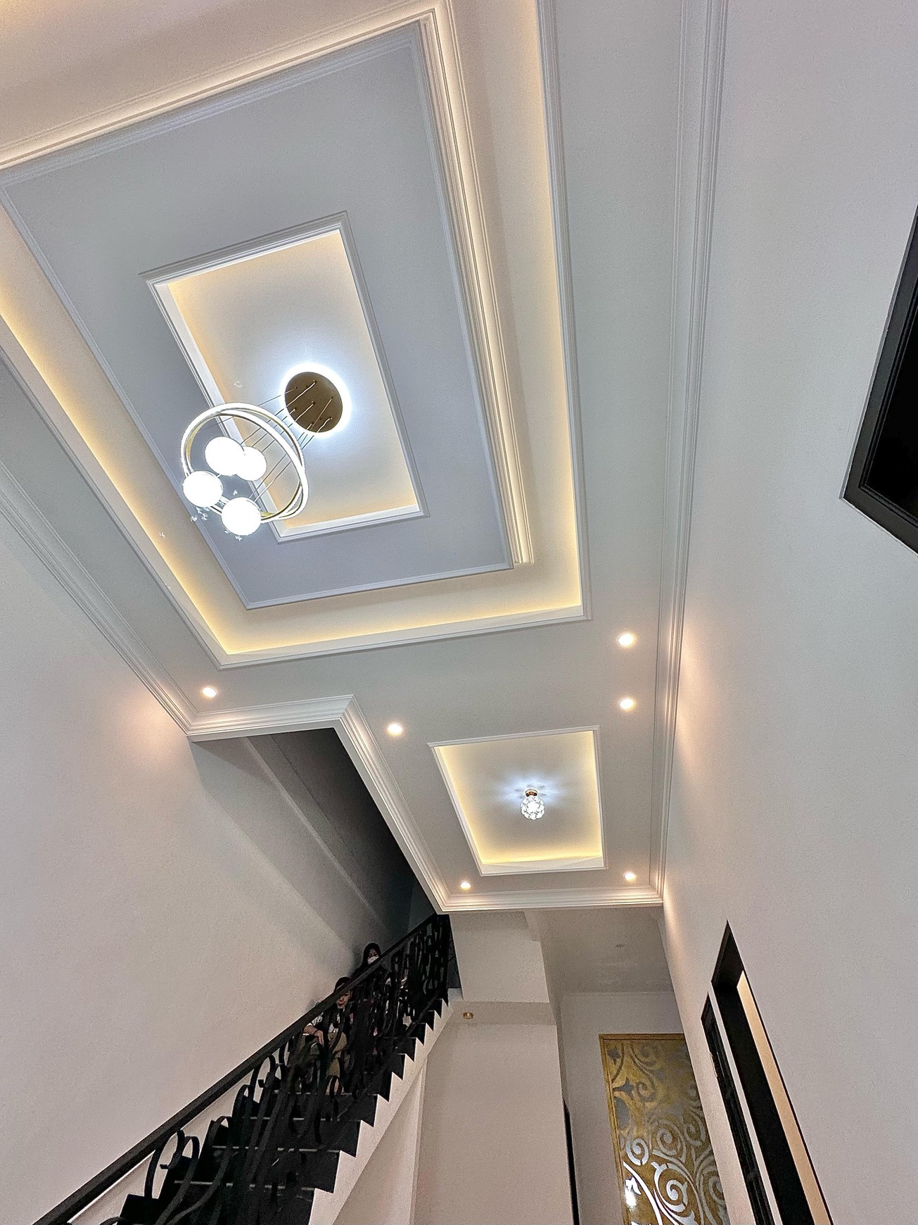 Rumah 3 Lantai Mewah Siap Huni dengan Hunian Nyaman @Pulo Gadung, Jakarta Timur