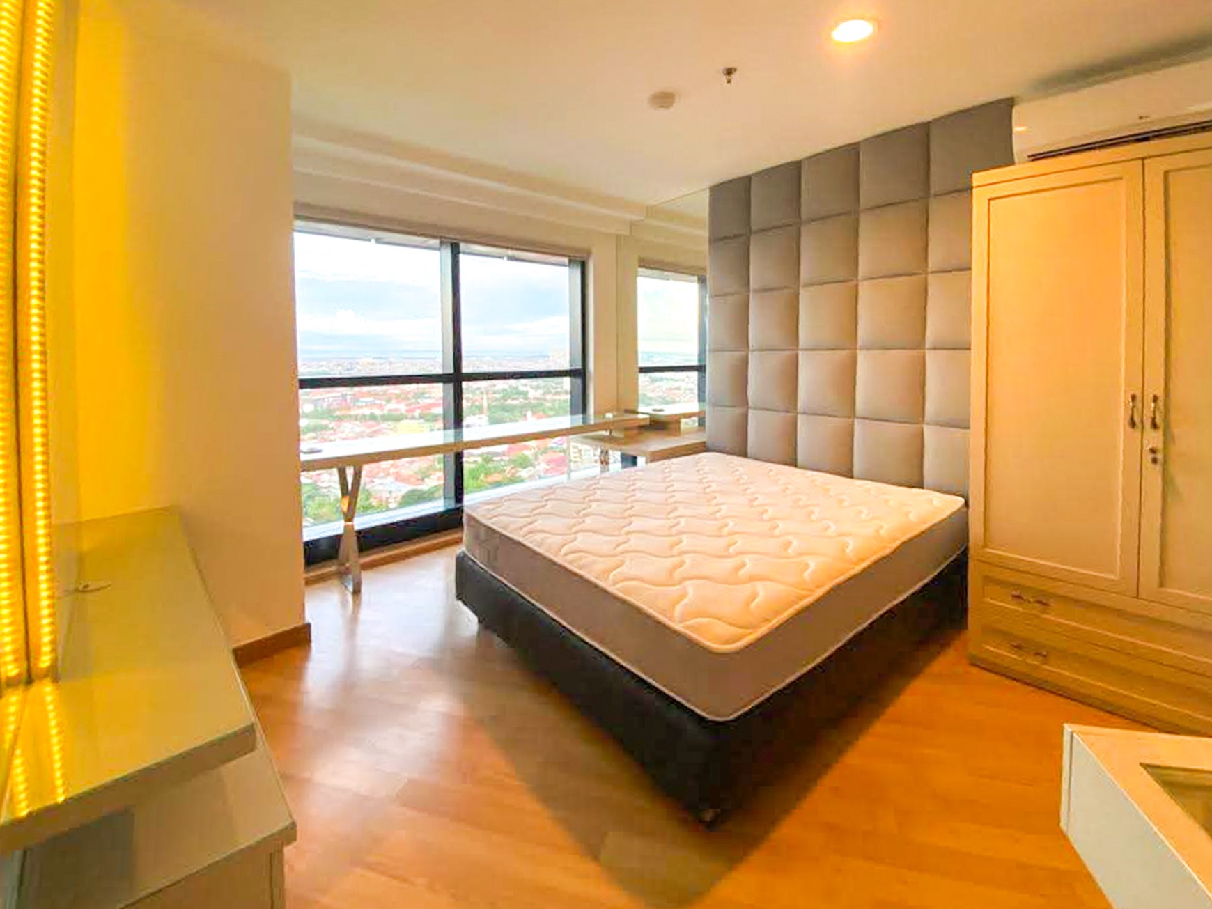THE PEAK RESIDENCE SURABAYA, STRATEGIS, TENGAH KOTA, AKSES LANGSUNG KE TUNJUNGAN PLAZA 5.