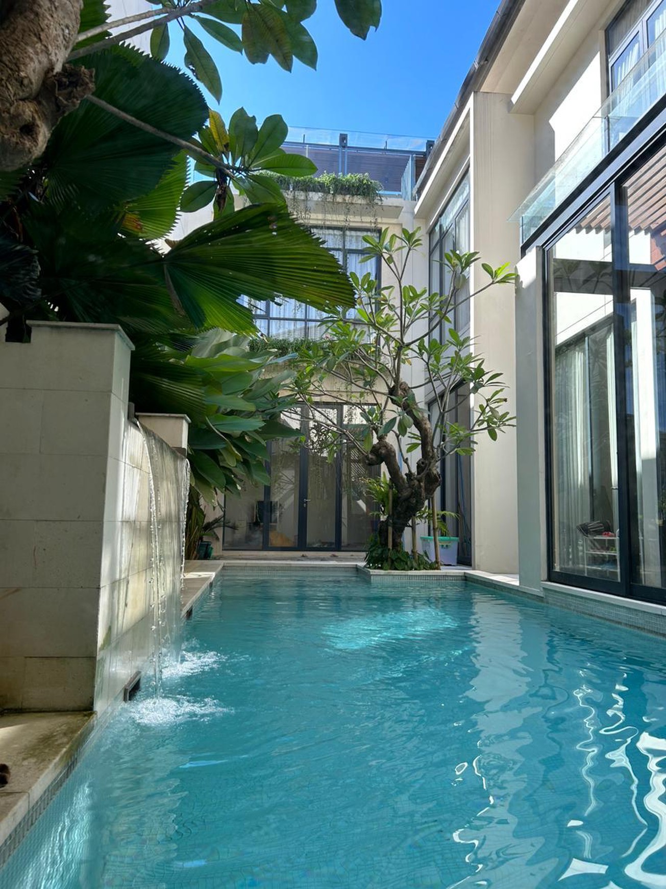Istimewa. Rumah mewah Nava Park Lancewood BSD, ada pool..