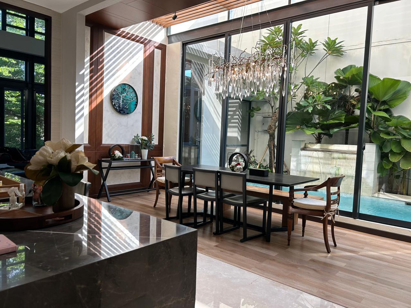 Istimewa. Rumah mewah Nava Park Lancewood BSD, ada pool..