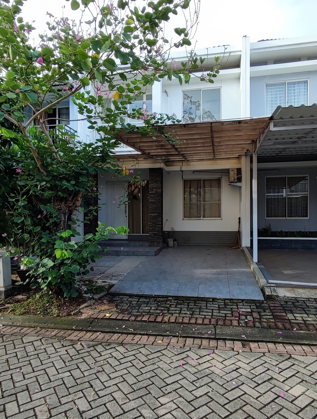 Flash Sale. Rumah bagus Residence One, Serpong