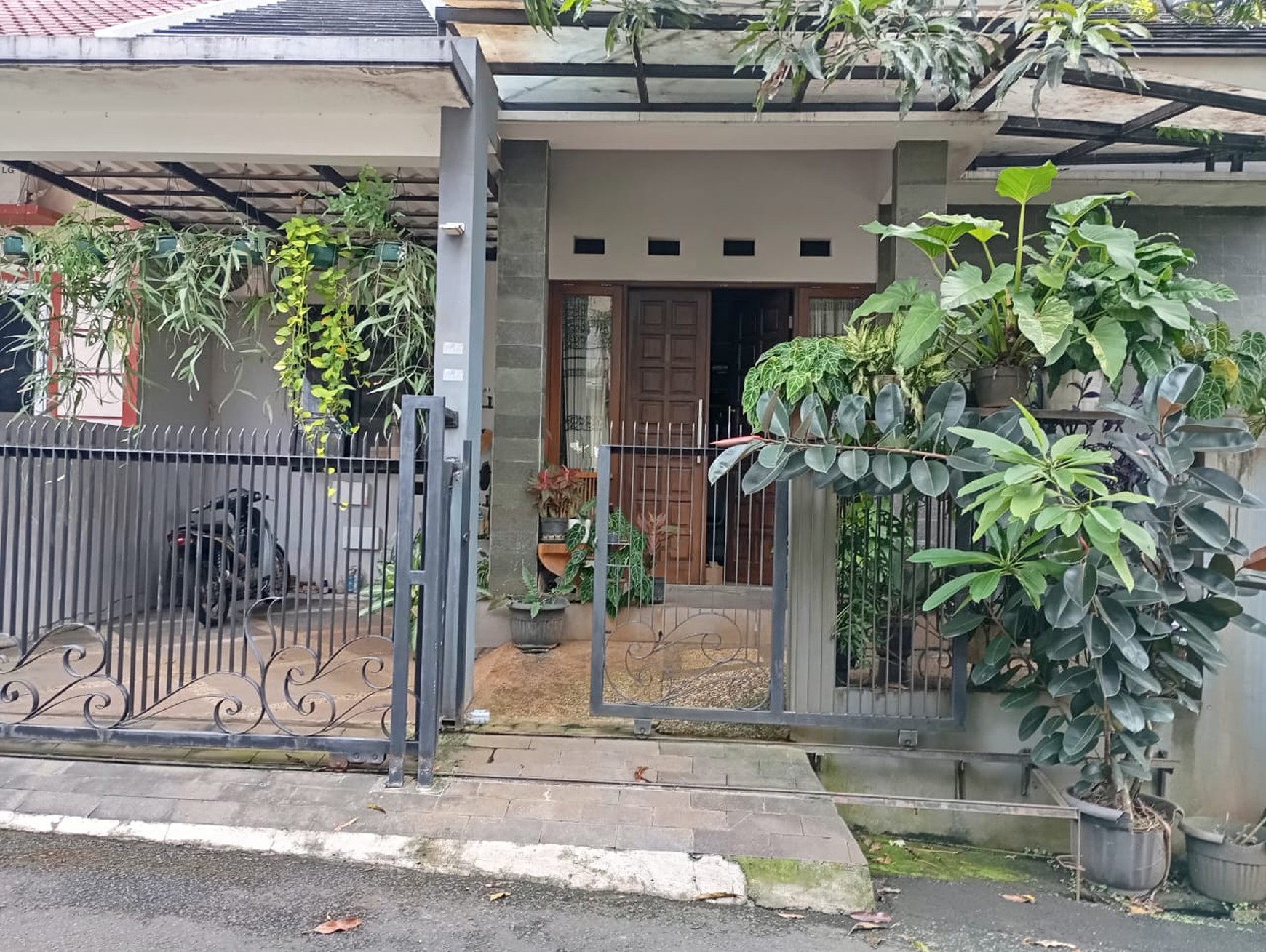Rumah Siap Huni dengan Hunian Nyaman dan Asri di Pamulang