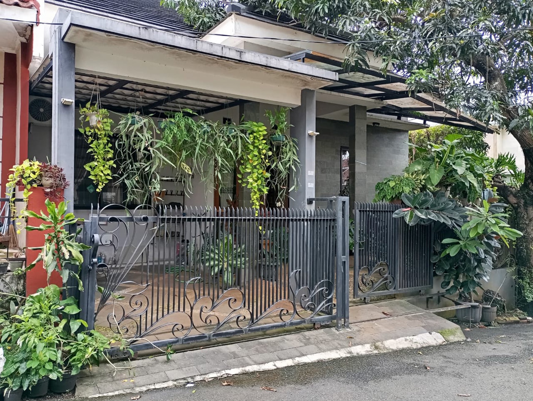 Rumah Siap Huni dengan Hunian Nyaman dan Asri di Pamulang